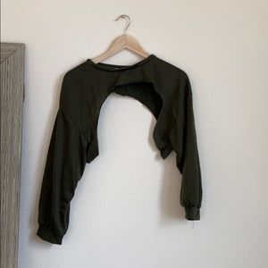 Green crop long sleeve shirt